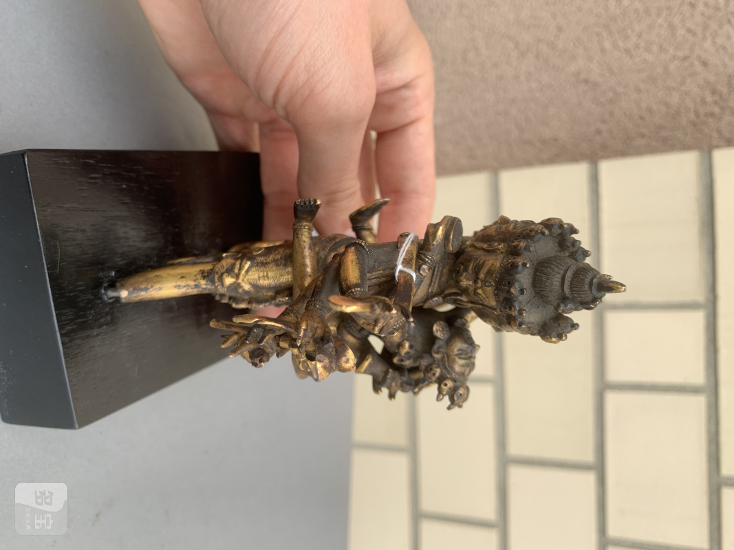A fire-gilt bronze of Cakrasamvara in yab-yum with attributes - 图10